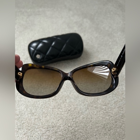 Chanel camellia  oversized polarazied tortoise sunglasses - Picture 8 of 15